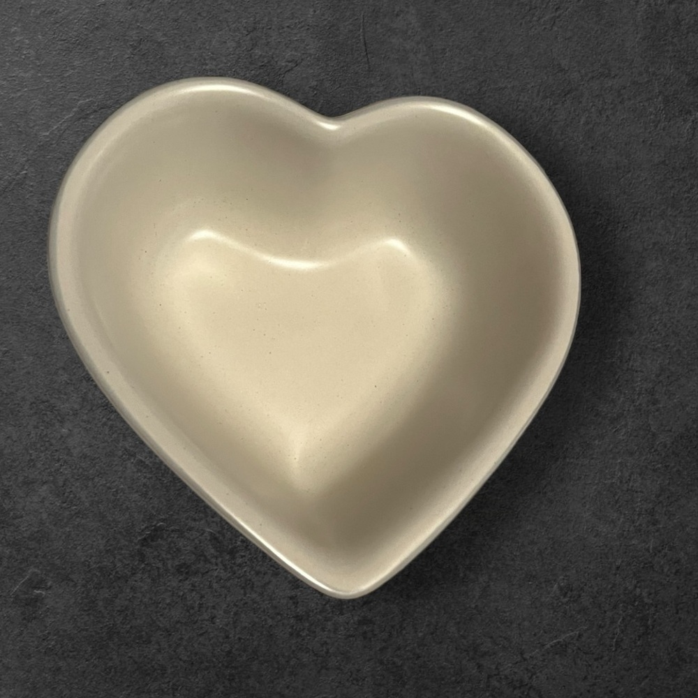 Pfaltzgraff heart shaped bowl with subtle blue / grey strip around rim